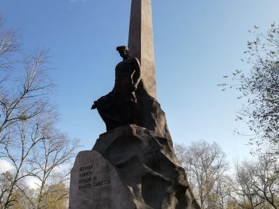 Памятник жертвам белогвардейского террора в "Овраге смерти"