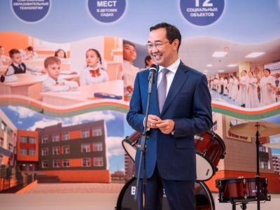 «Спасибо за неоценимый труд». Айсен Николаев присоединился к всероссийской акции #ПризваниеУчитель