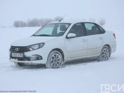 Пострадавшим на производстве якутянам вручили автомобили Lada Granta