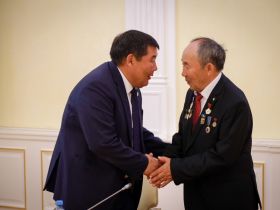 В Якутске прошла презентация книг к 75-летию Иннокентия Бочкарева