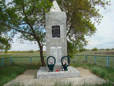 Памятник воинам - односельчанам, погибшим в годы Великой Отечественной войны (1941-1945 гг.)