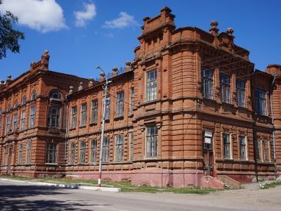 Здание гимназии женской