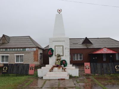 Памятник воинам-землякам, погибшим на фронтах Великой Отечественной войны