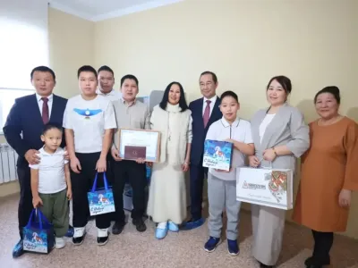 Айсен Николаев навестил 50-тысячного участника программы переселения из аварийного жилья в Якутии