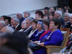 Торжественное собрание общественности ко Дню республики состоялось в Якутске