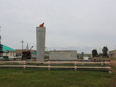 Памятник воинам-землякам, погибшим на фронтах Великой Отечественной войны