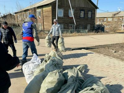 В Якутске на весенние субботники вышли более 2500 человек