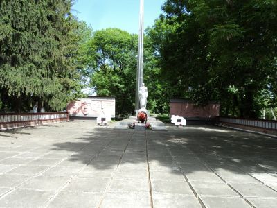 Братская могила воинов Советской Армии, погибших в 1942-43 гг.