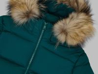 Пуховик с капюшоном и опушкой из натурального меха