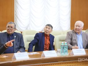 В Якутске отметили 75-летие легендарного борца Александра Иванова