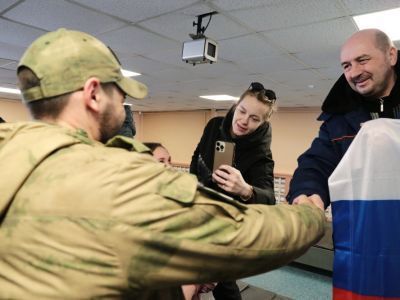 Мирный встречает бойцов-отпускников