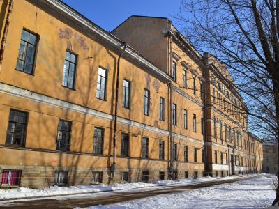 Главное здание с 8 флигелями