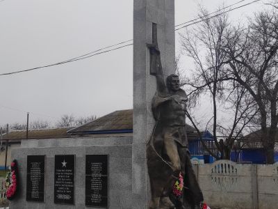 Памятник воинам и односельчанам, погибшим в годы Великой Отечественной войны
