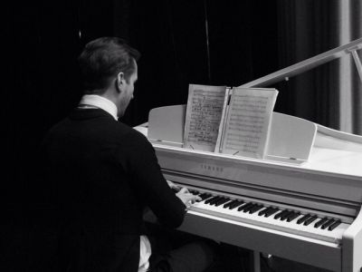 Билеты на Аккомпаниатор (Дом Шрёдера) / Театр | Афиша | ИнфоТаймс