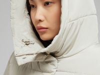 Утепленное пальто с капюшоном