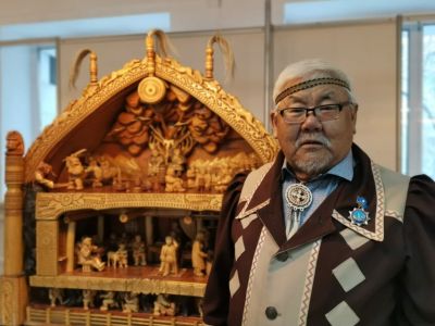 Олонхо и культура народа саха, воплощенные в дереве: в Якутске открыли выставку Василия Спиридонова