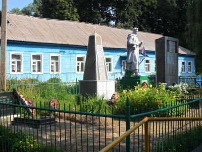 Братская могила 604 советских воинов, погибших в боях с немецко-фашистскими захватчиками