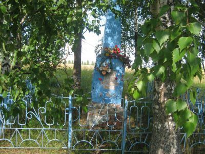 Братские могилы с обелисками воинов Гражданской войны
