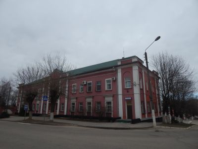 Здание вагоноремонтного завода, основанного в 1868 году–одно из старейших железнодорожных предприятий. В связи со 100-летием его основания завод награжден орденом Трудового Красного Знамени