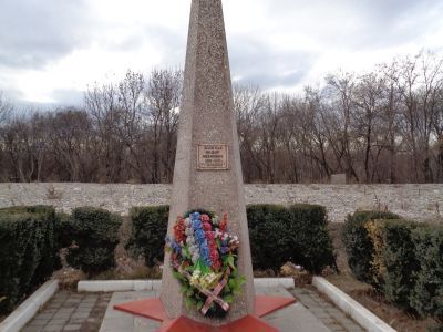 Могила сержанта Золотых, геройски погибшего в августе 1942 г.