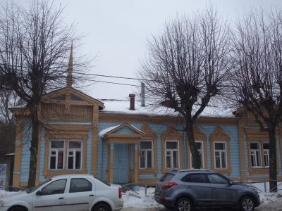 Дом (деревянный с резьбой)