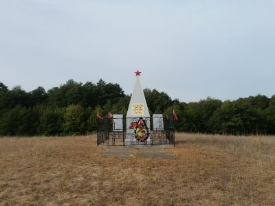 Братская могила советских воинов, погибших в период Сталинградской битвы