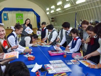 Детям и молодежи провели классные часы о первом президенте Якутии