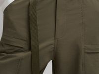 Брюки из технологичной ткани с водоотталкивающими свойствами