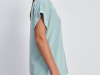 Блузка с коротким рукавом и отложным воротником