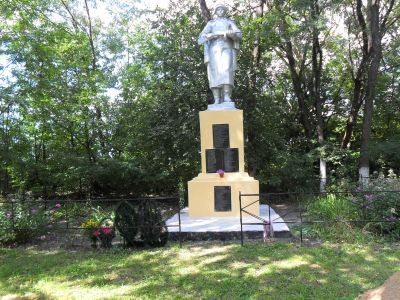 Братская могила советских воинов, погибших в 1943 году в боях с немецко-фашистскими захватчиками