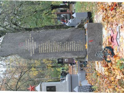 Братская могила партизан, расстрелянных немецко-фашистскими захватчиками