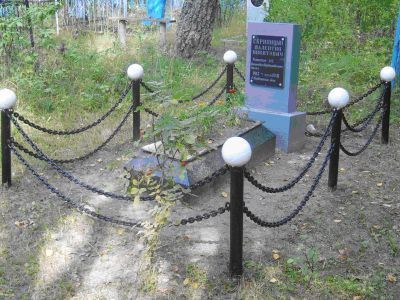 Братская могила советских воинов