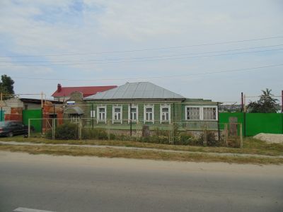 Дом, в котором летом 1938 г. жил писатель М.А.Булгаков (1891-1940), работавший в это врямя над романом "Мастер и Маргарита"