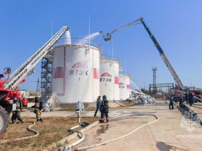 В Якутске прошли учения по тушению пожара на складе жидкого топлива