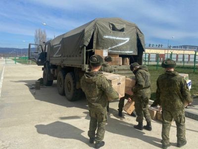 Продуктовые наборы от Общественной палаты Якутии доставили добровольцам