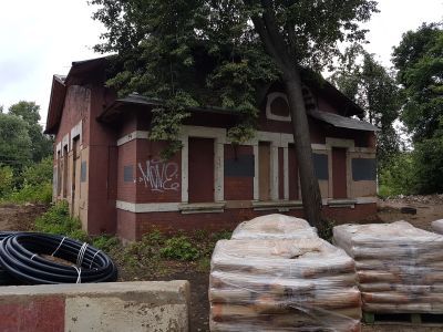 Два станционных дома