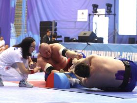 Мас-рестлеры Якутии прошли в финал чемпионата России