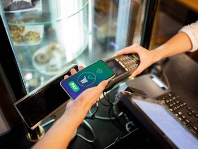 Алкоголь и сигареты в России планируют продавать по биометрическим данным