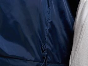 Стеганая куртка с искусственным утеплителем