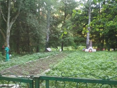 Братская могила воинов Советской Армии, погибших в период Великой Отечественной войны 1941-1945 гг.