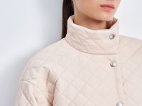 Стеганая куртка с высоким воротником