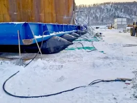 Строители начали перемещение первого коффердама для пилона Ленского моста