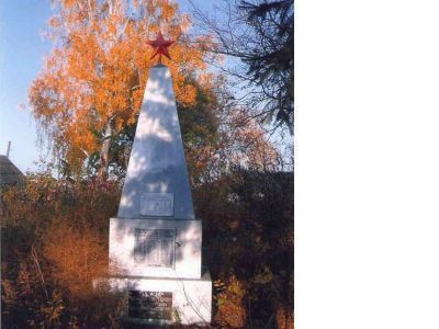 Братская могила 48 советских воинов, погибших в 1943 г. в бою с немецко-фашистскими захватчиками