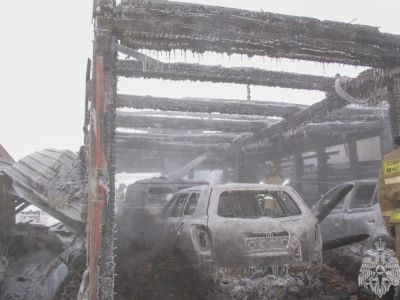 Один человек погиб при пожаре в гаражах в Якутске / ЯСИА Якутск Якутск Республика Саха (Якутия)