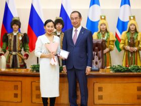 Айсен Николаев вручил государственные награды отличившимся якутянам