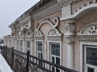 Здание бывшего реального училища, где в 1907-1913 годах учился писатель Д.И.Крутиков, а в советское время преподавал в педагогическом техникуме известный художник А.М.Зубов