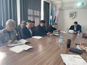В Якутской городской Думы рассмотрены вопросы исполнения муниципальных программ