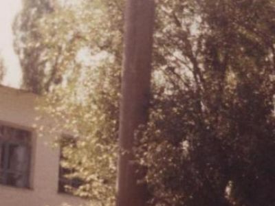 Памятный знак, установленный в честь 100-летия станицы Мартанской