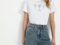 Базовая футболка приталенного силуэта