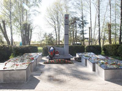 Братская могила советских воинов, погибших в январе 1945 года